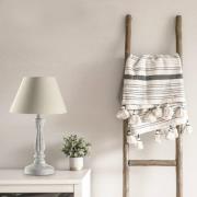 Bordlampe Raffy i ældet træ