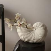 ferm LIVING Shell-vase, hvid, bredde 31 cm, keramik