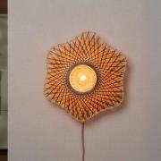 GOOD & MOJO væglampe Madura, brun, Ø 44 cm, bambusstik