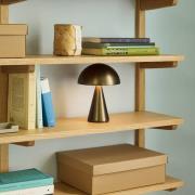 HÜBSCH LED-batteridrevet bordlampe Mush, bruneret messing, højde 20 cm