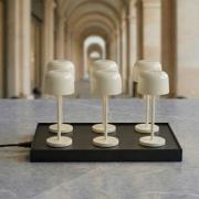 LED-batteridrevet bordlampe Quill, beige, 6 stk., ladestation