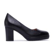 black elegant closed pumps