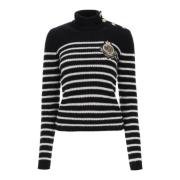 Stribet sweater med logo-patch