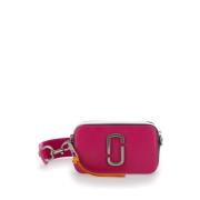 Fuchsia Skuldertaske med Metal Logo