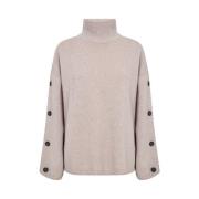 Blød Turtleneck Pullover med Dekorative Knapper