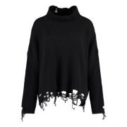 Ribstrikket Turtleneck Sweater med Distressed Detaljer