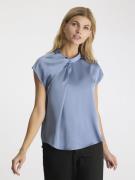 Neo Noir Fleur Drapy Satin Blouse Kvinde Dusty Blue Kortærmede Bluser ...