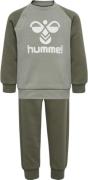 Hummel Hmlhumming Crewsuit Str 2 år / 92 cm - Army Heldragter hos Maga...