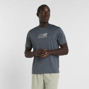 New Balance Athletics Reflective Graphic Tshirt L - Baselayer hos Maga...